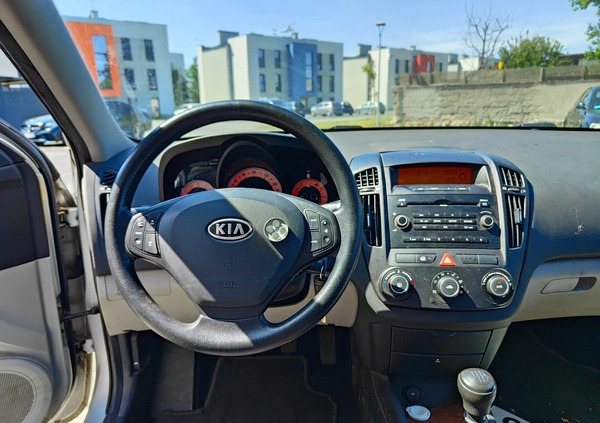 Kia Ceed cena 13900 przebieg: 181000, rok produkcji 2009 z Wolsztyn małe 79